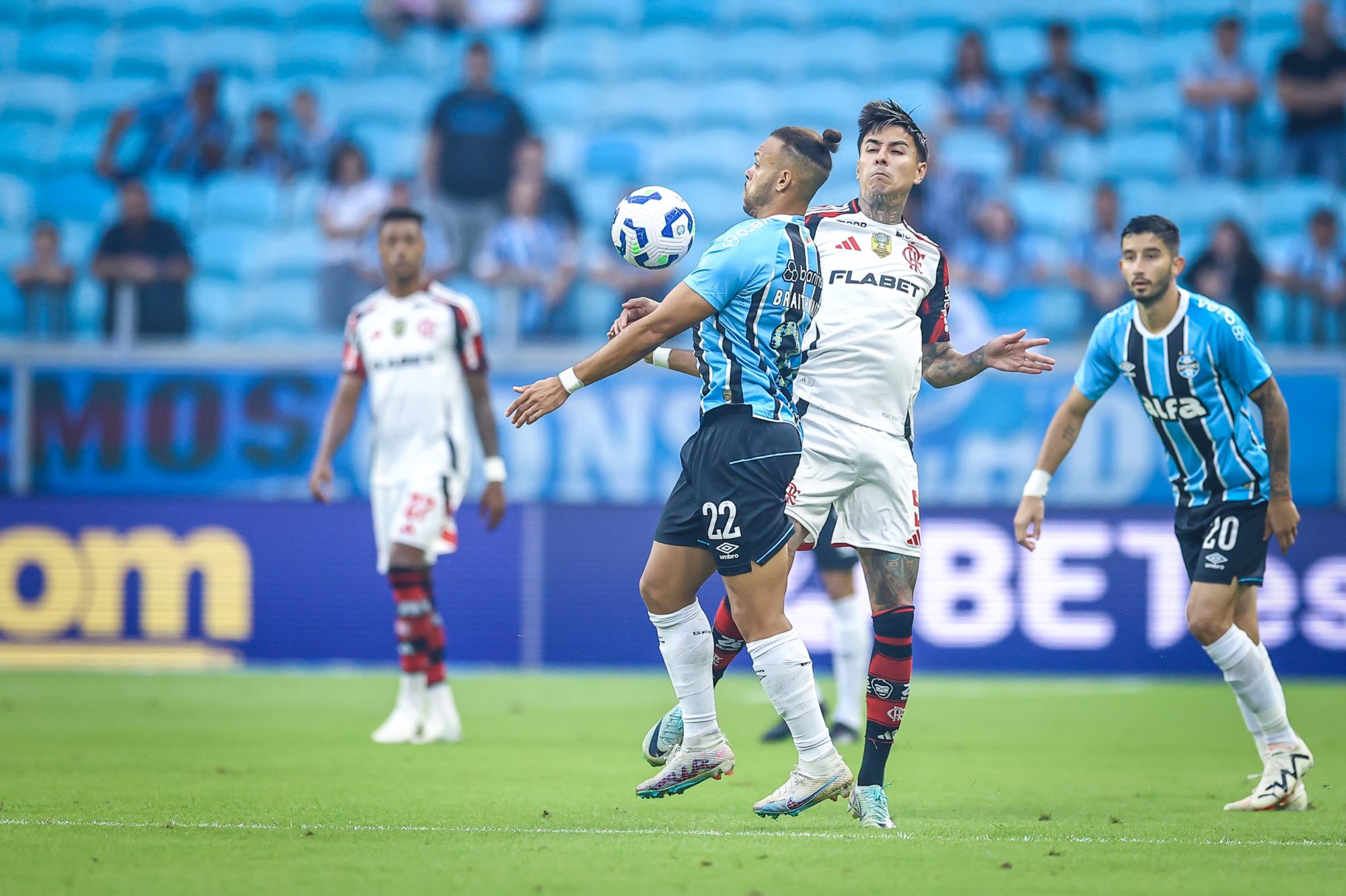 CBF divulga áudio do VAR de Grêmio x Flamengo e indigna torcidas pelo Brasil