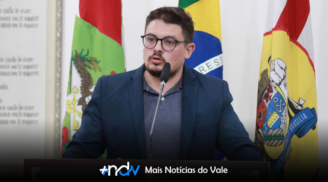 Bruno Cunha cobra execução de leis aprovadas e destaca inclusão de crianças surdas em escolas com Libras