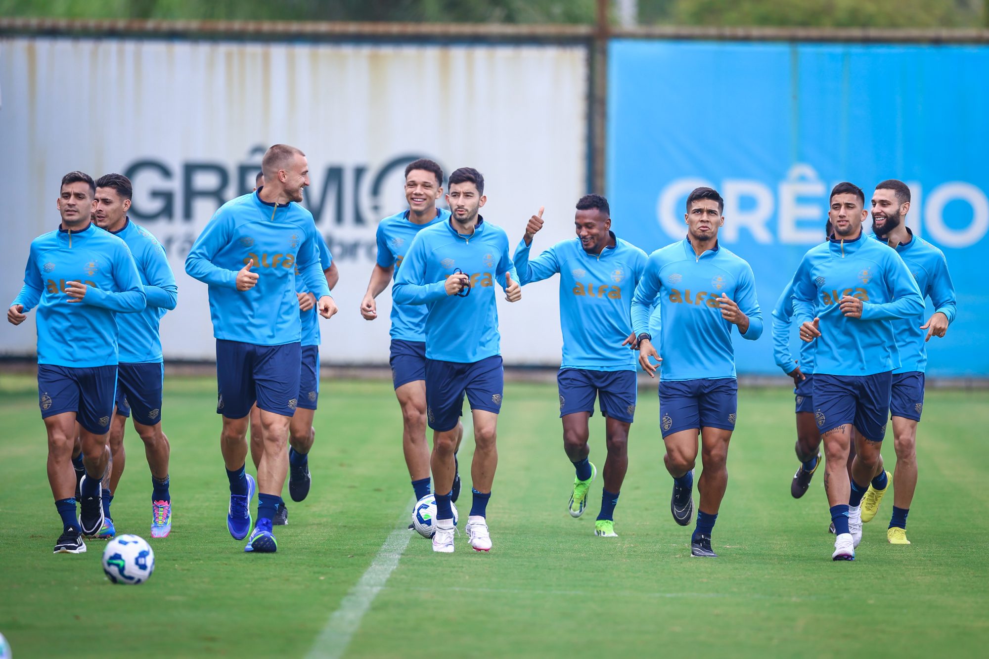 Jornalista manda recado para jogadores do Grêmio: “Tomem vergonha na cara”