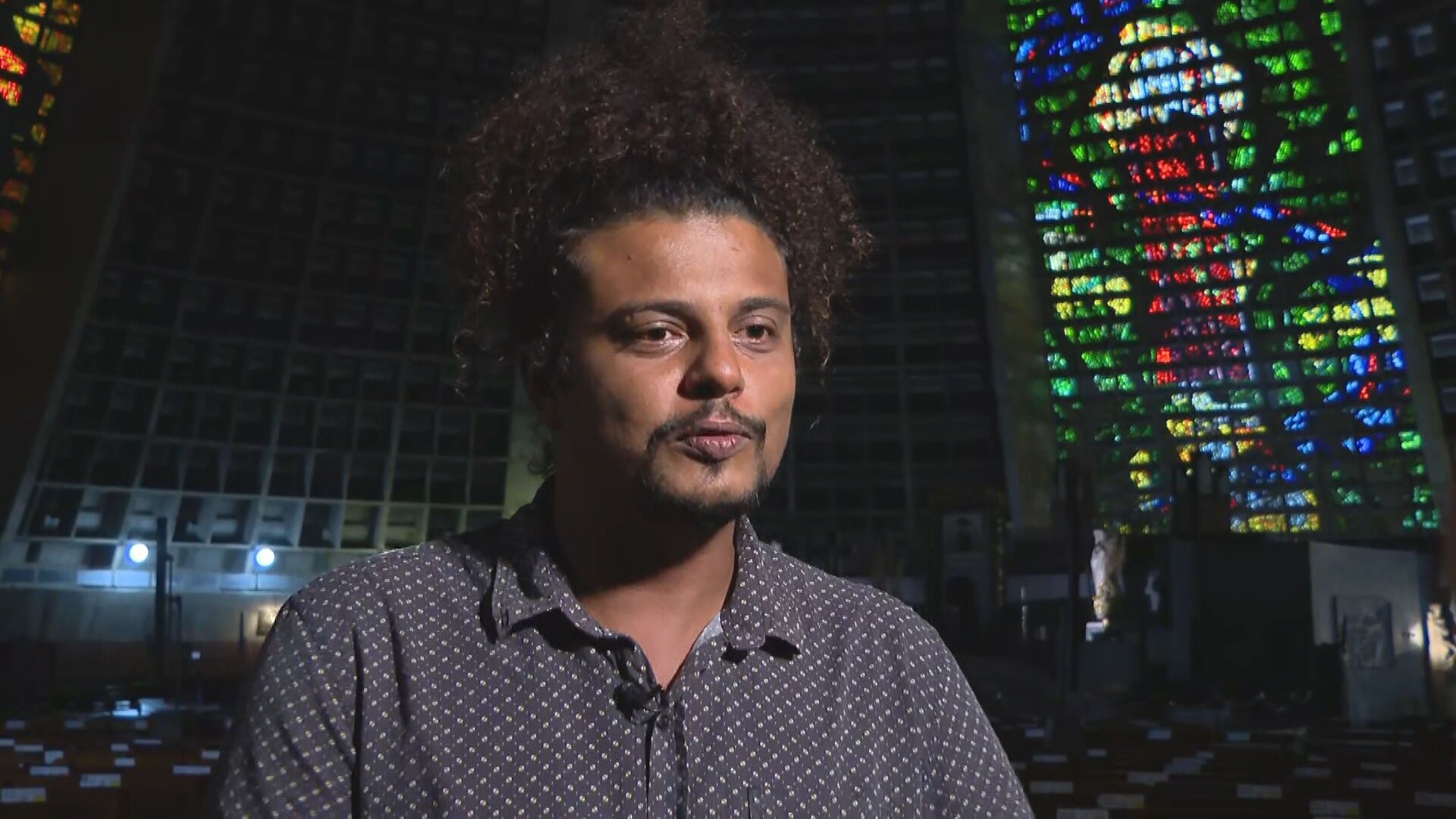 Morador da Maré que discursou para o papa Francisco relembra lições de amor ao próximo e presente recebido