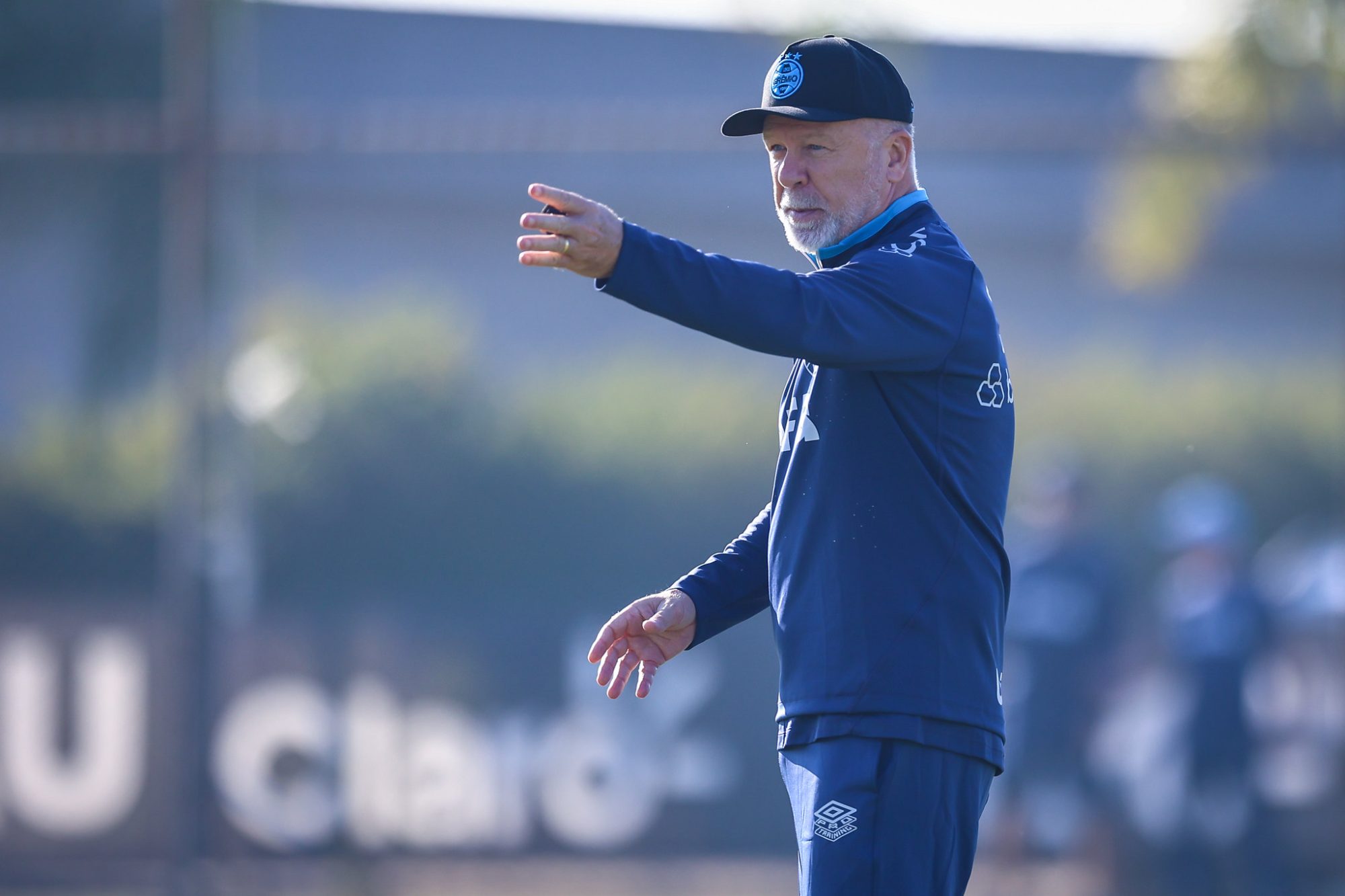 Os dois reforços pedidos por Mano Menezes ao Grêmio
