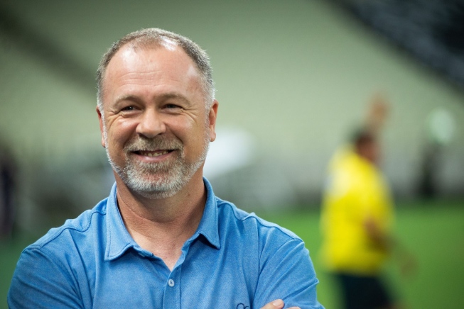 Vazou! Jornalista revela salário de Mano Menezes no Grêmio
