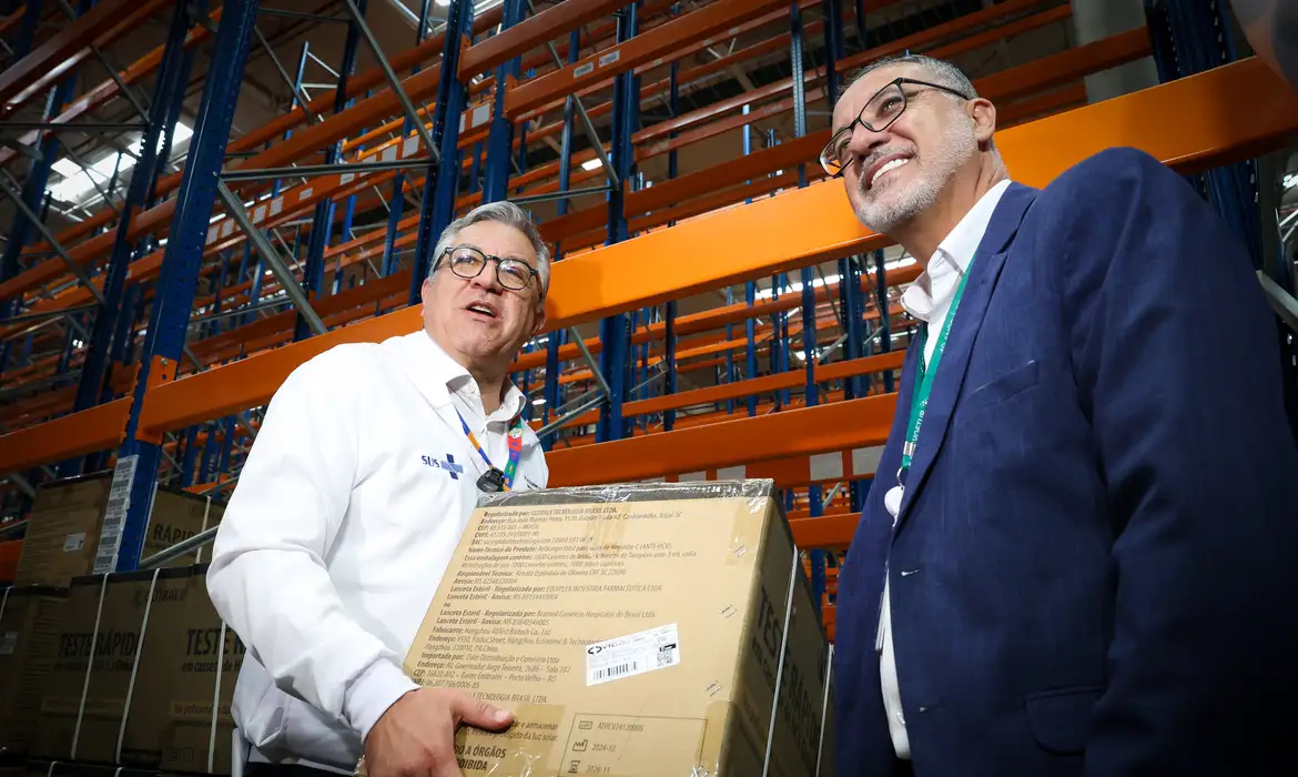Ministério da Saúde recebe 1,3 milhão de vacinas contra a Covid-19