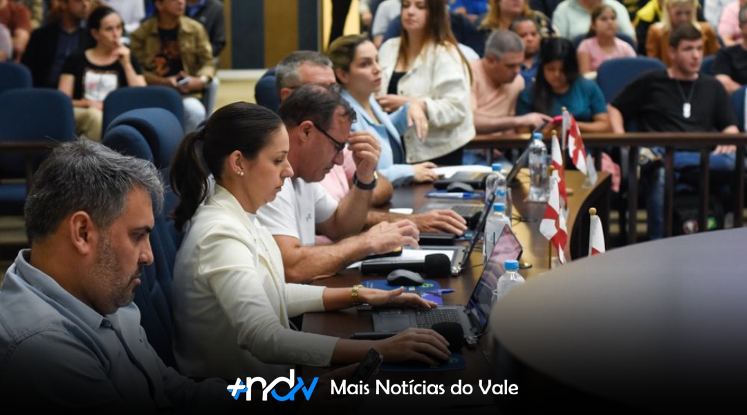 Diogo Pinho vota a favor e Carol Bertoldi e Elton Possamai rejeitam projeto da Bíblia nas escolas em Indaial, confira tudo o que vai rolar na sessão de hoje 22/05/2025