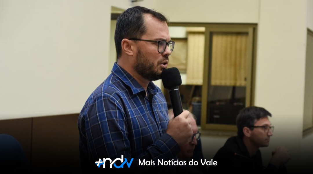 Projeto sobre a Bíblia é arquivado após voto decisivo (e contrário) do presidente
