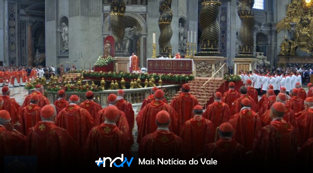 Fumaça branca anuncia novo Papa após conclave histórico no Vaticano