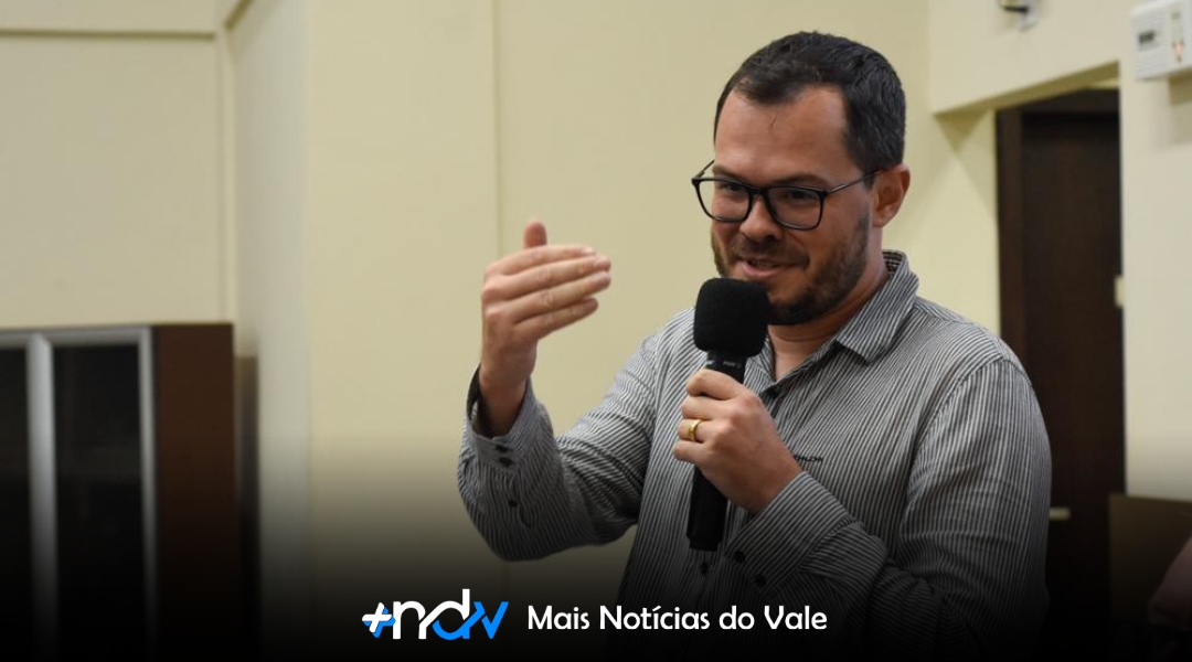 Falou uma coisa na terça e voltou atrás na quinta!’: Jonatas Rosenbrock expõe contradição e defende a Bíblia na Câmara