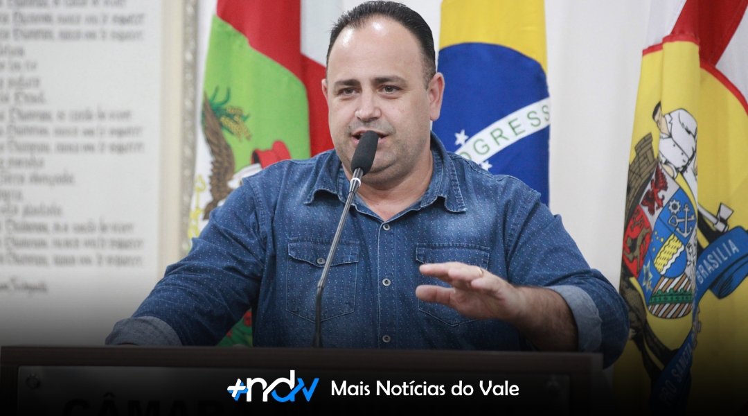 Adriano Pereira destaca CPI do esgoto, obras na cidade e debate sobre jornada de trabalho