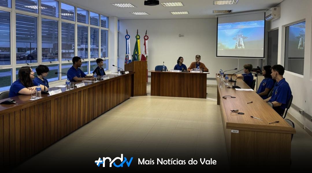 Parlamento Jovem de Timbó aprova quatro projetos em sessão e define comissões