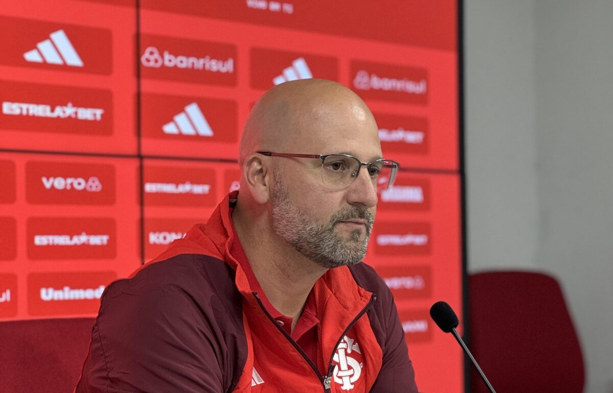 Vice de Futebol do Inter responde se Roger corre risco no cargo