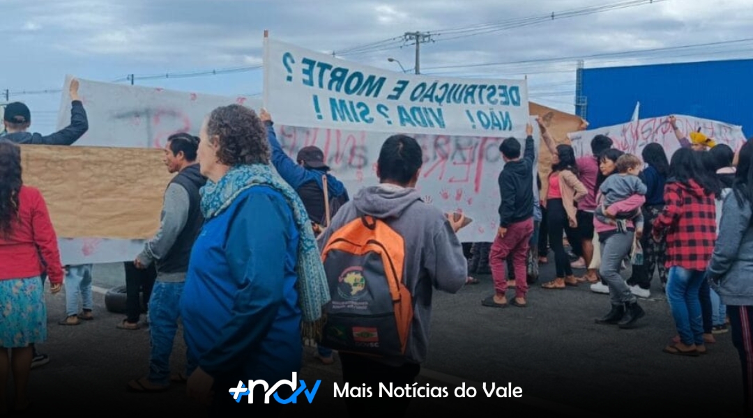 Indígenas bloqueiam BR‑101 em Araquari em protesto contra projeto que restringe demarcações