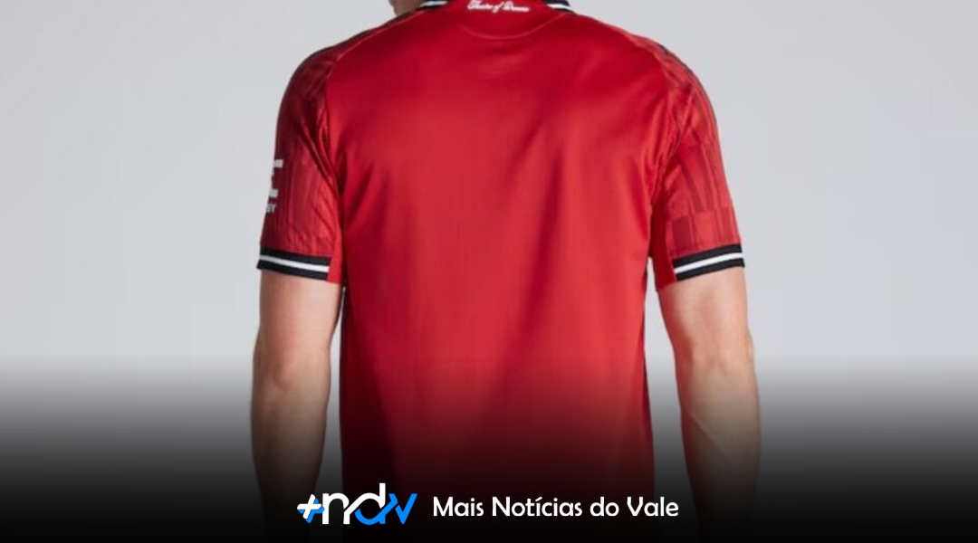 Gigante europeu não vende camisa de destaque brasileiro e aumenta mistério sobre futuro