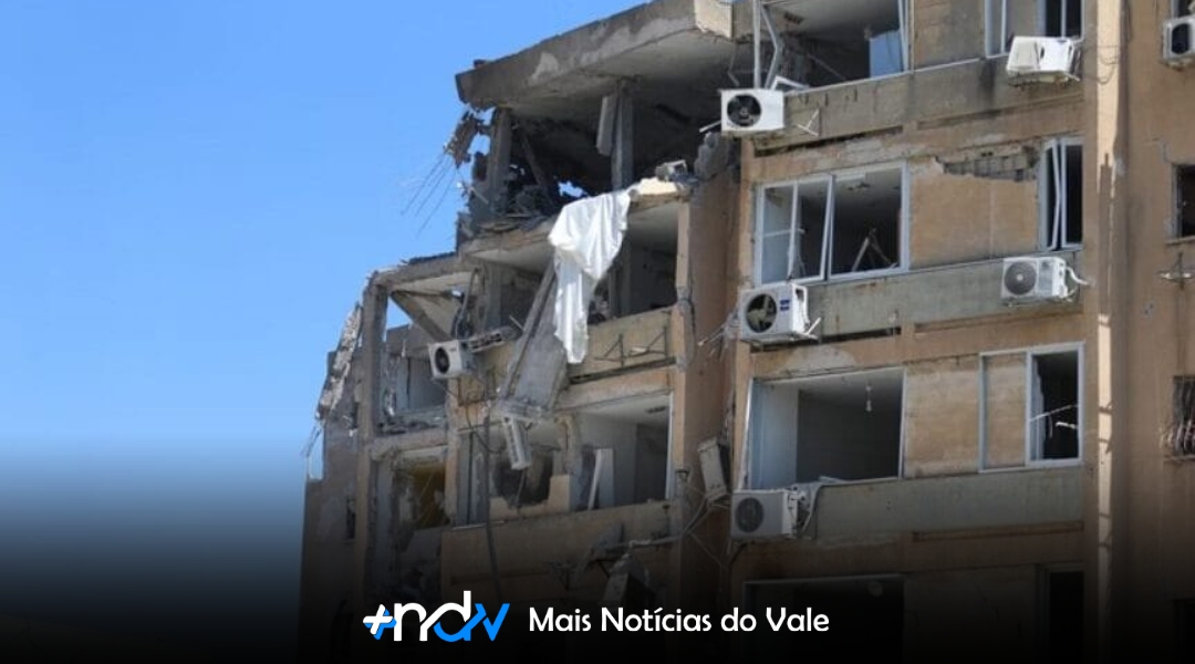 Míssil atinge hospital em Israel e eleva tensão no conflito com o Irã