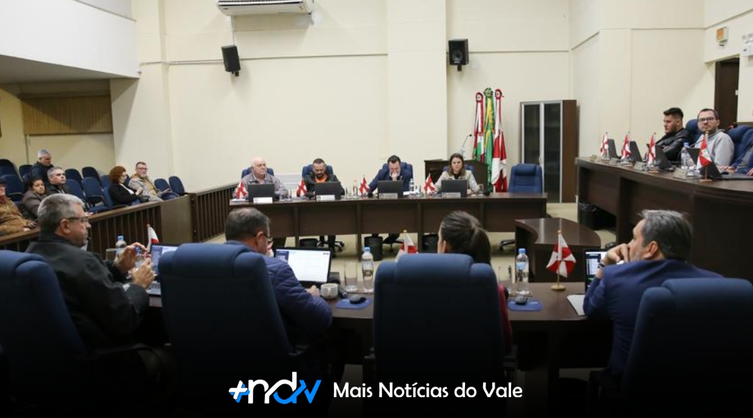 Clima fervendo na Câmara de Vereadores de Indaial: CEI da Merenda Escolar gera debates acirrados e trocas de acusações