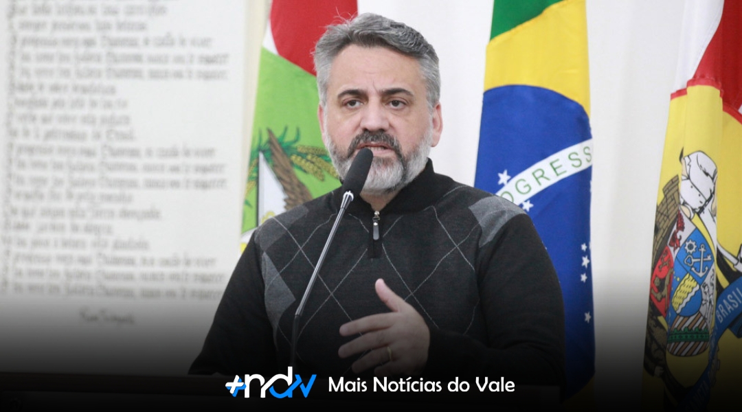 Professor Gilson denuncia paralisação de obra em escola e desigualdade orçamentária entre regiões de Blumenau