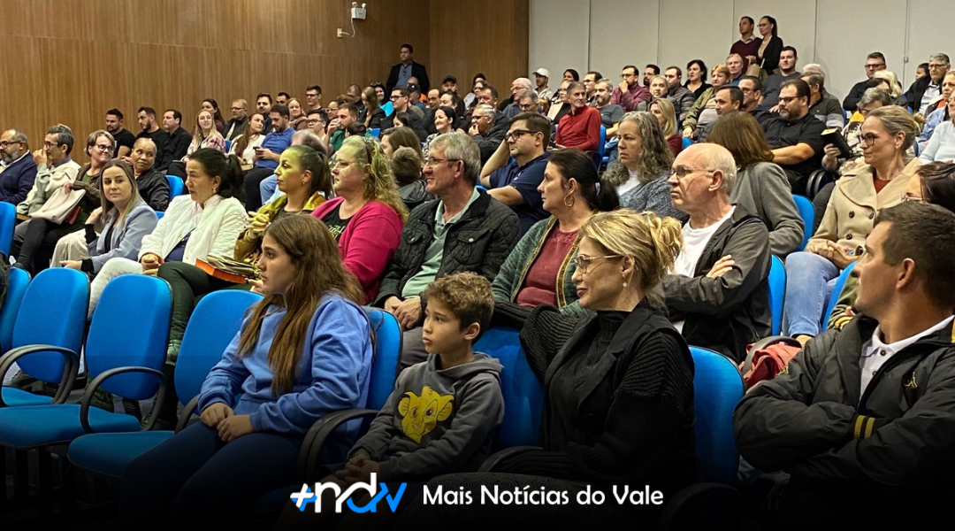 Timbó aprova uso da Bíblia nas escolas; Indaial rejeitou projeto semelhante