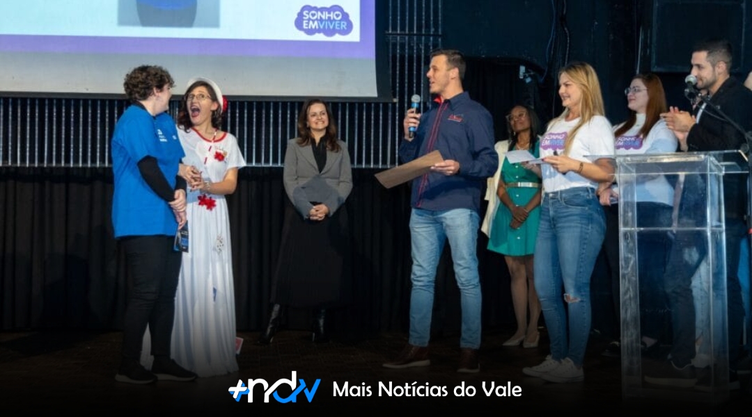 Empresários realizam sonho de adolescente de Blumenau com ateliê de costura