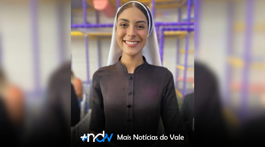 Freira ex-miss viraliza após vender terços em bar de Goiânia
