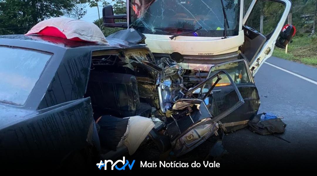 Três gerações de uma mesma família morrem após caminhoneiro embriagado invadir pista na BR-470, em Apiúna