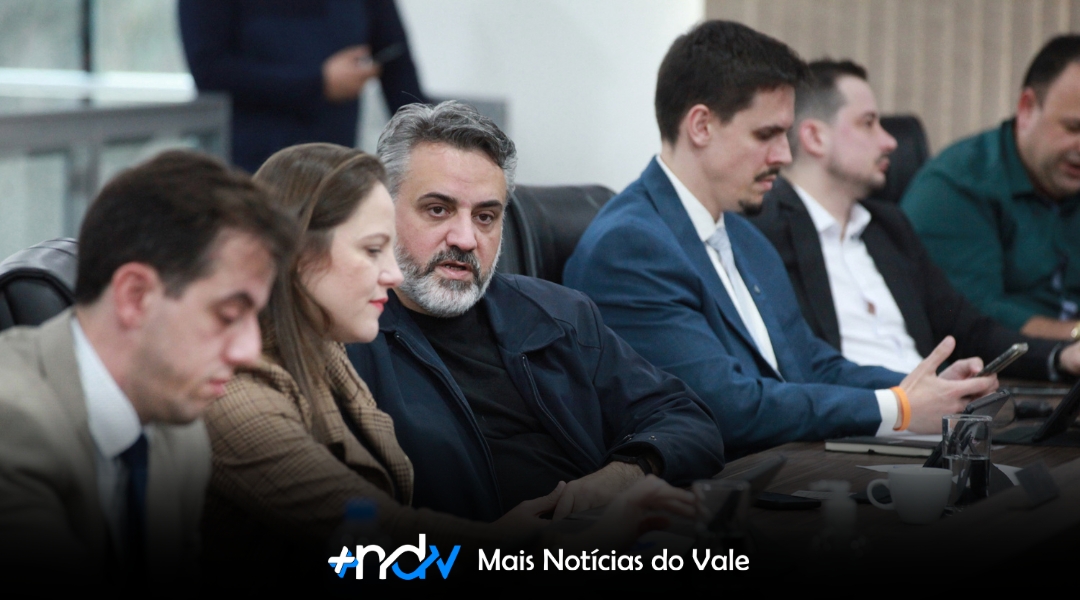 Blumenau aprova projeto que libera publicidade em muros de escolas em troca de sistemas de segurança