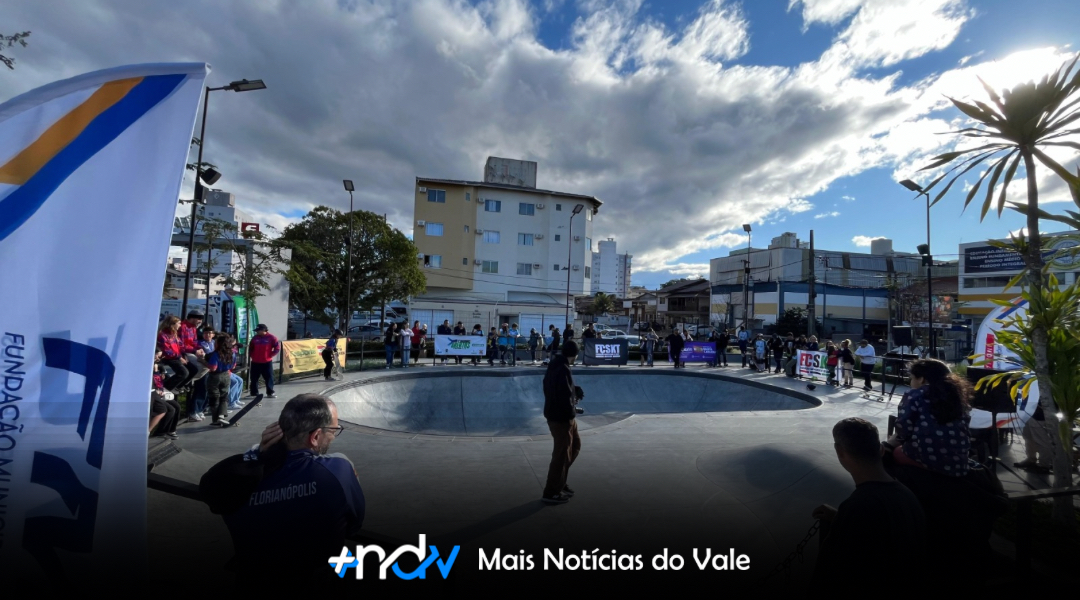 Skatistas de até 18 anos disputam etapa dos Joguinhos Abertos na Dovale Skatepark, em Indaial