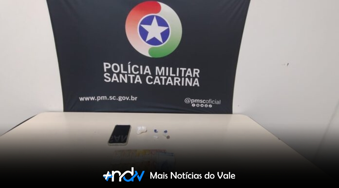 Jovem é preso por tráfico de drogas em frente a escola infantil no Centro de Blumenau
