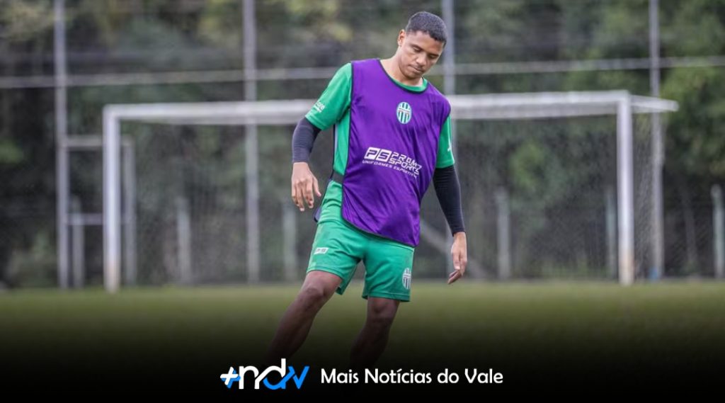 Atacante do Metropolitano é expulso por urinar em garrafa durante semifinal da Série B