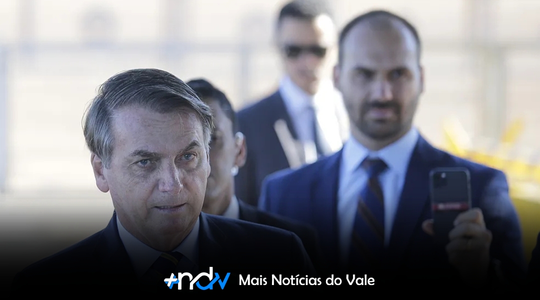 PF revela mensagens que expõem articulações de Eduardo Bolsonaro e Silas Malafaia para tentar “salvar” Bolsonaro