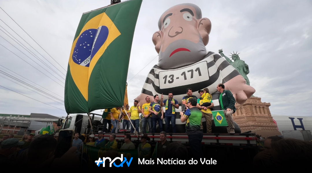Apoiadores de Bolsonaro pedem anistia e atacam STF em manifestações por SC