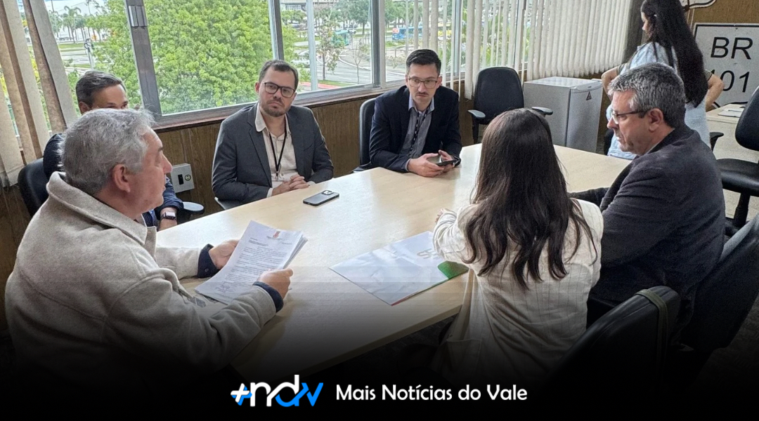 Vereadores José Peixer, Jonatas, Carol e Jordani entregam abaixo-assinado ao DNIT pedindo nova passarela em Indaial