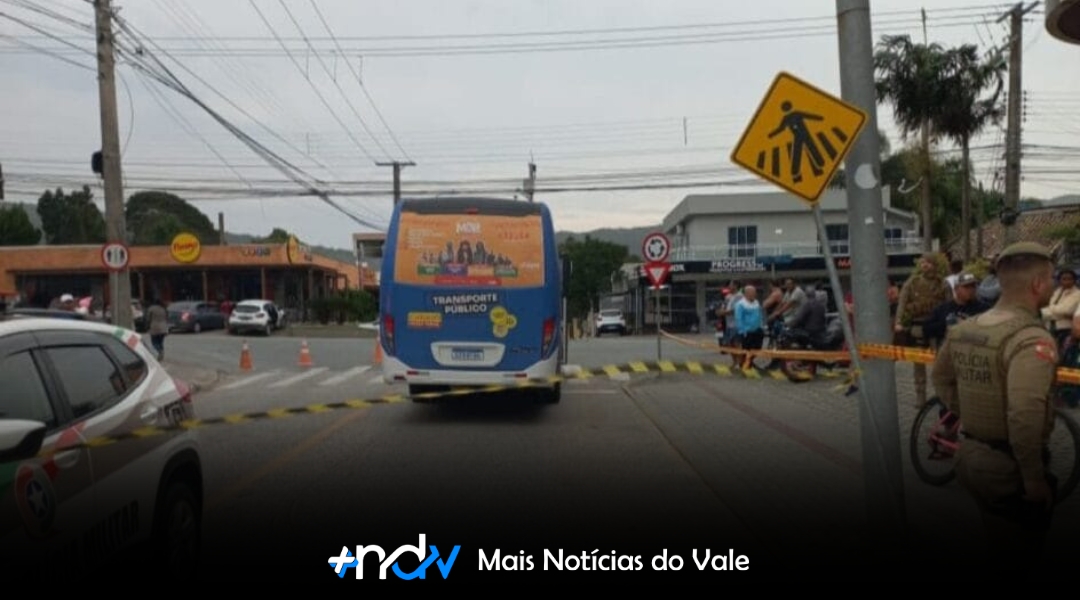 Mulher morre atropelada por micro-ônibus em Bombinhas