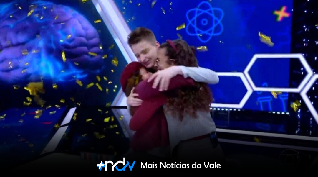 Adolescente catarinense vence final do Pequenos Gênios 2025