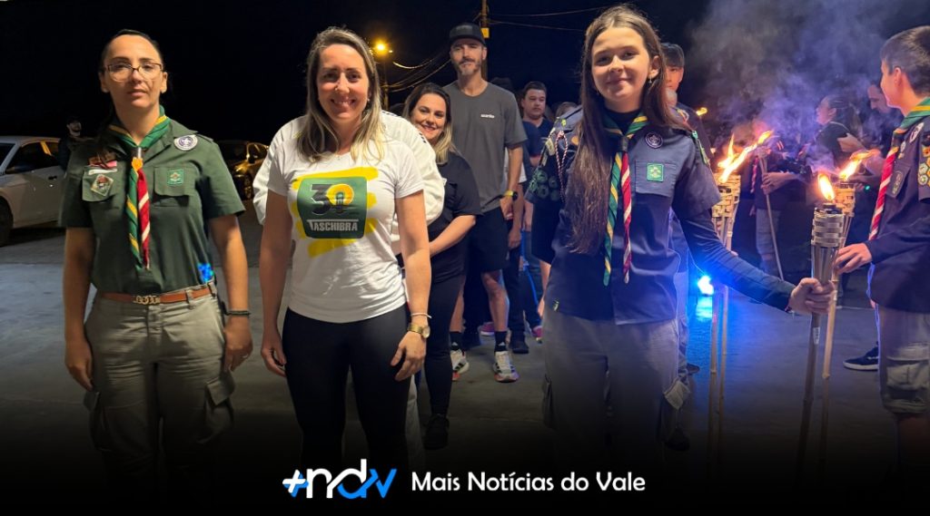 Cerimônia reuniu autoridades, atletas e público em uma noite épica, com música, luzes, hinos, tocha olímpica e a primeira disputa da competição