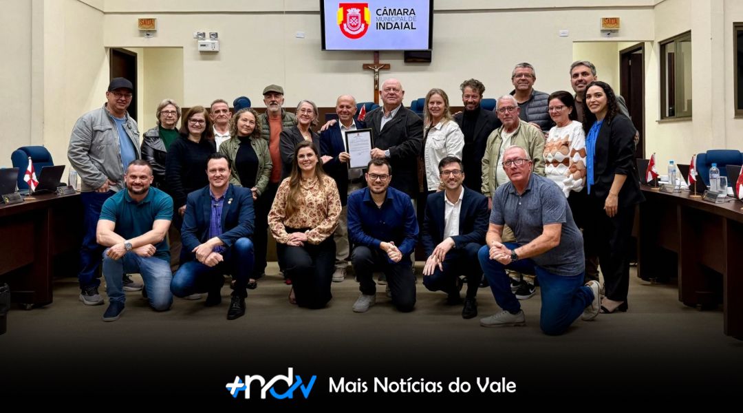 Câmara de Indaial homenageia grupo que doa fraldas geriátricas para pessoas carentes