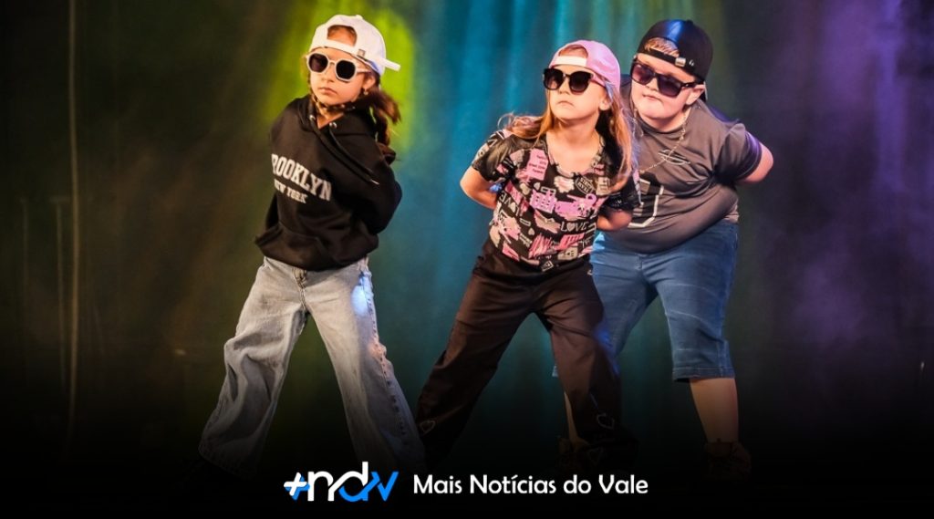 Noite mágica de dança agita Indaial