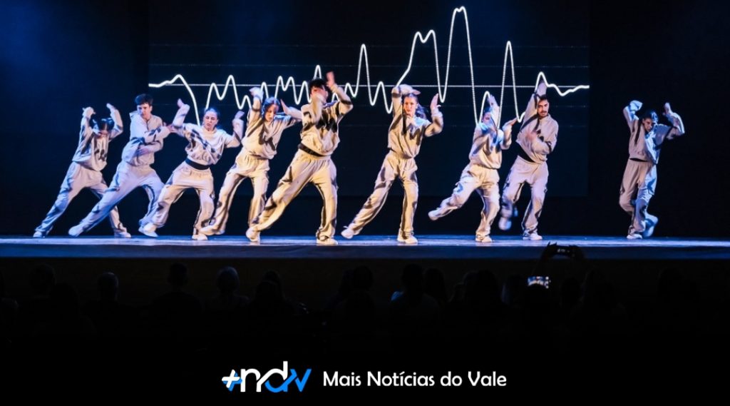 Noite mágica de dança agita Indaial