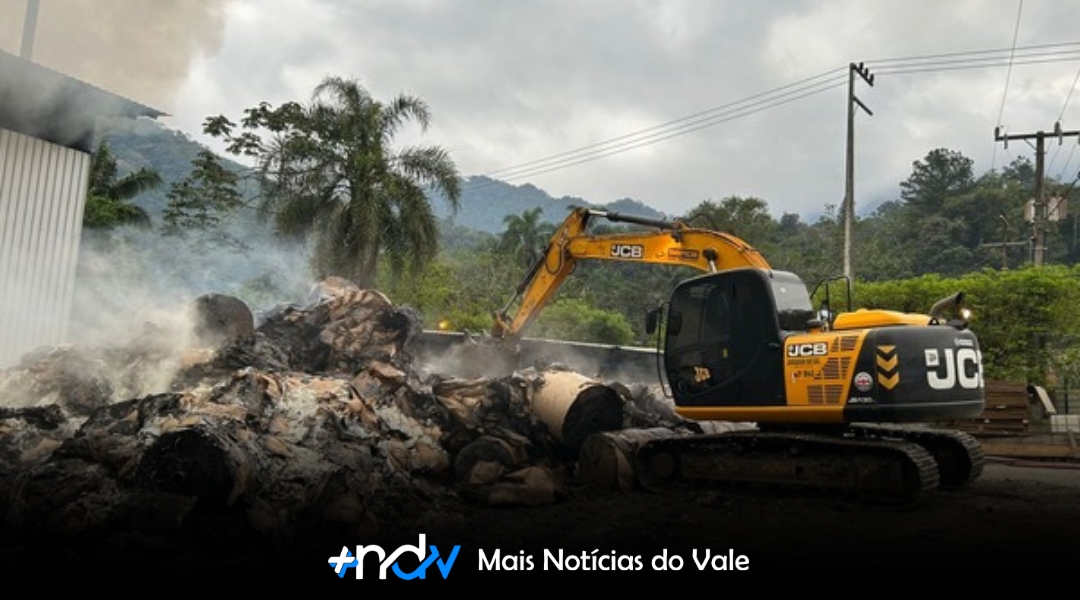 Uma fábrica em silêncio, o fogo que insiste em não se apagar em SC