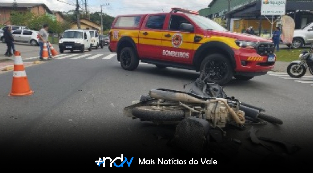 Acidente fatal entre moto e caminhão choca moradores em Blumenau