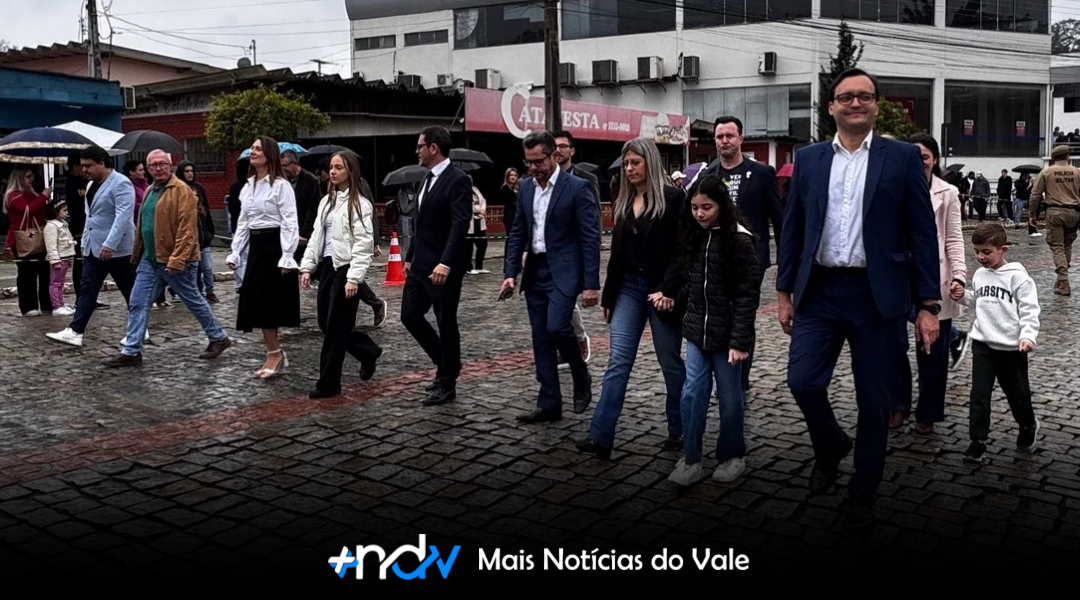 Maior desfile de 7 de Setembro da história encanta Indaial