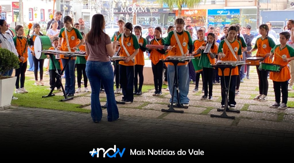 Quarto dia da Homenagem Cívica destaca poesia, música e fanfarras