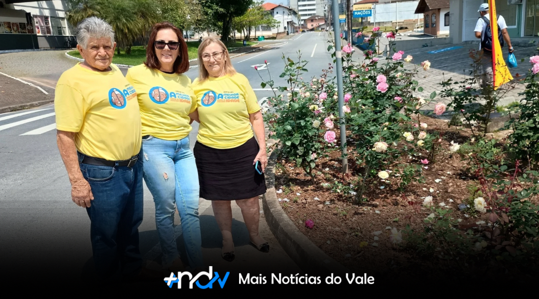 Amor em forma de flores: casal de Indaial adota espaço e cria jardim encantador
