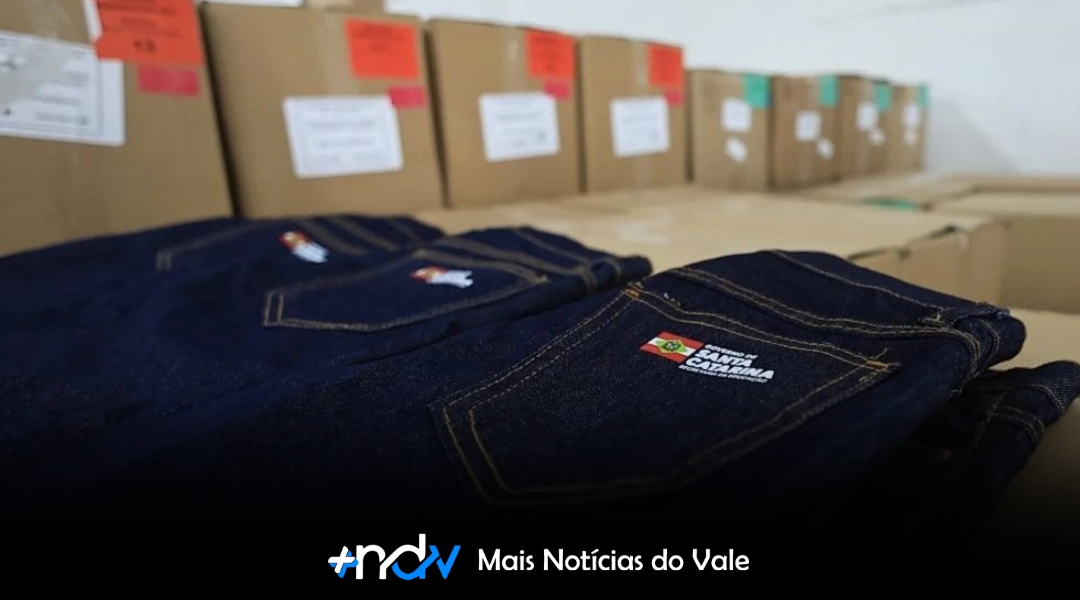 Governo de SC lança novo uniforme e promete transformar visual das escolas estaduais