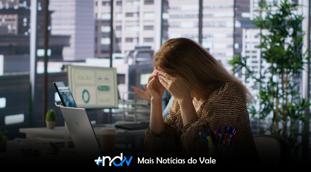 Saúde mental no trabalho: 3 em cada 10 brasileiros perdem a motivação por causa das finanças