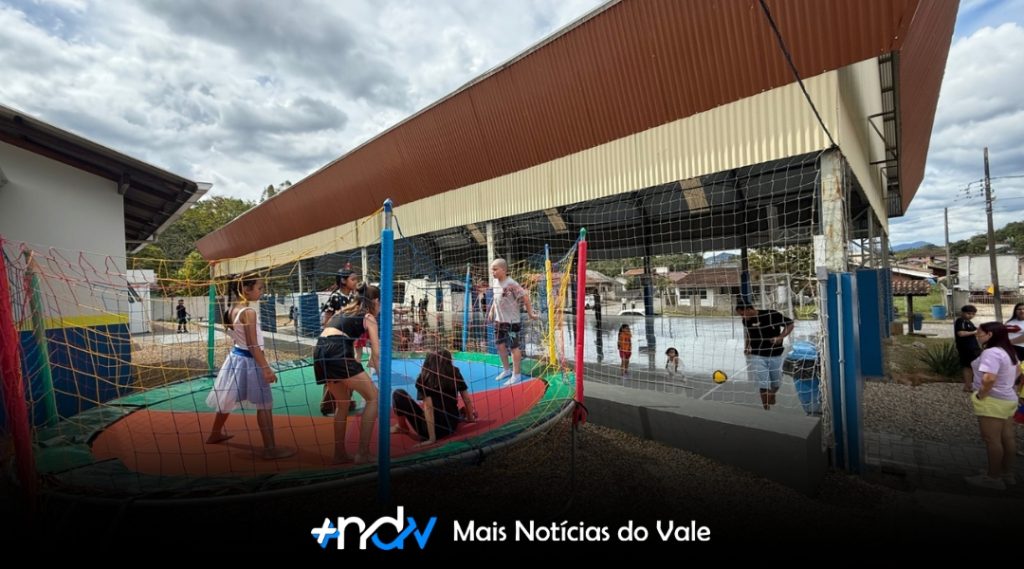 Comunidade do Encano Baixo celebra entrega das obras na Escola Rudolfo Alfarth