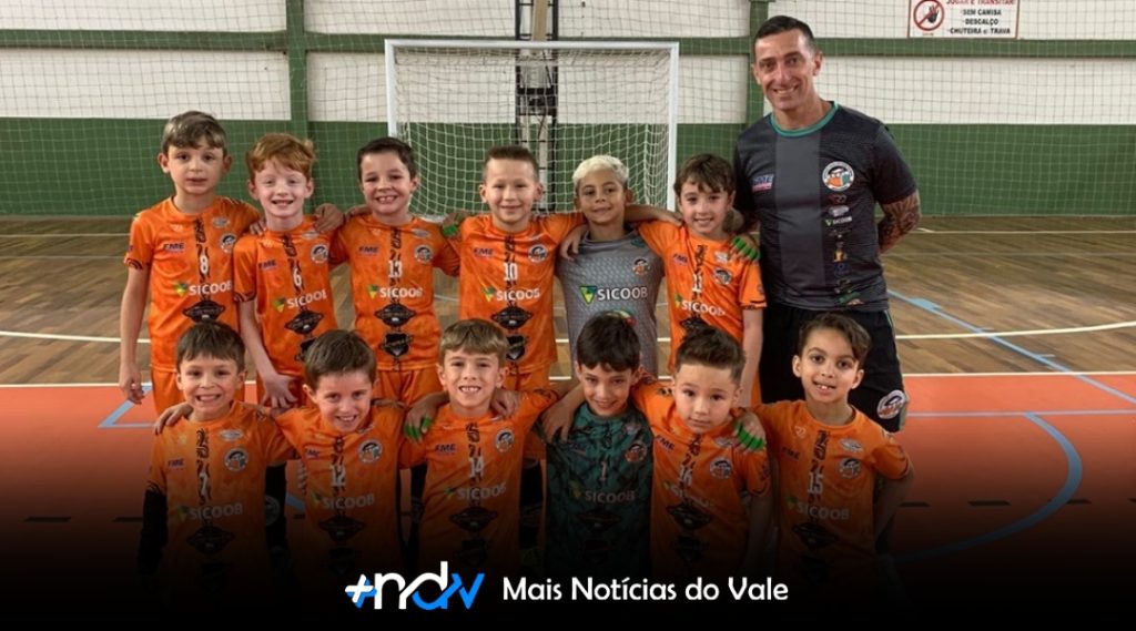 Equipes de base da AEFI/FME Indaial brilham em competições regionais de futsal