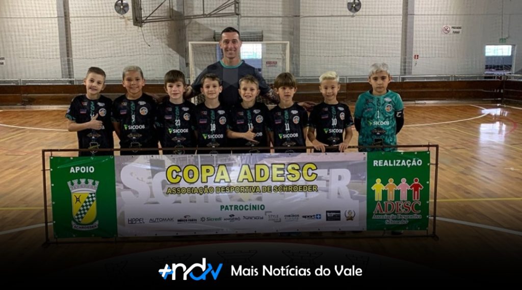 Equipes de base da AEFI/FME Indaial brilham em competições regionais de futsal