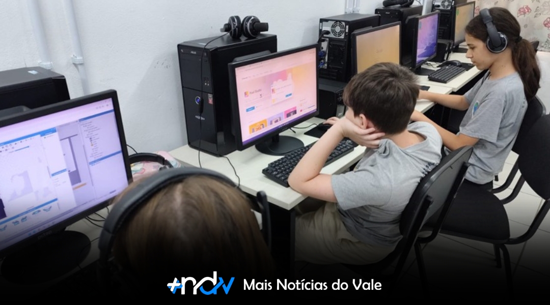 Alunos da E.B.M. Anna Alves Dias brilham na FEBIC com projeto inclusivo de tecnologia