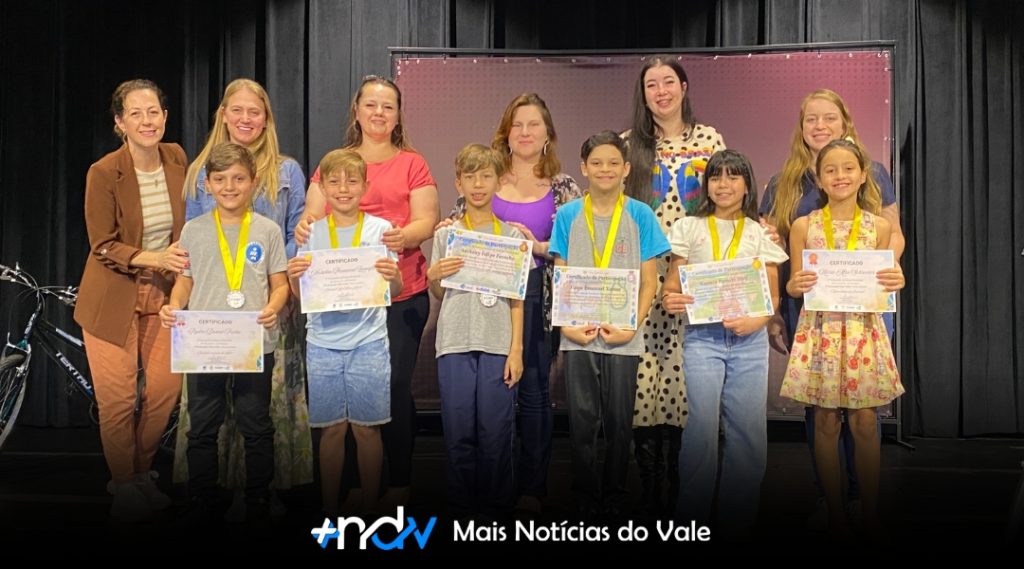 Talentos de Indaial se destacam nos concursos “Poetizando Meu Vale” e “Traços do Meu Vale”