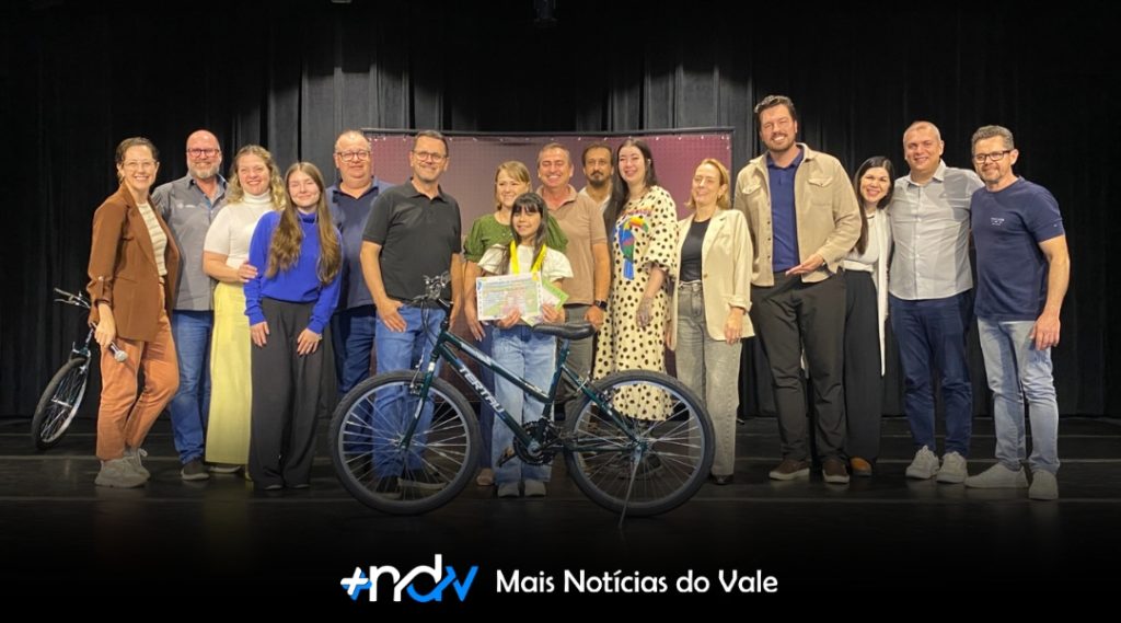 Talentos de Indaial se destacam nos concursos “Poetizando Meu Vale” e “Traços do Meu Vale”