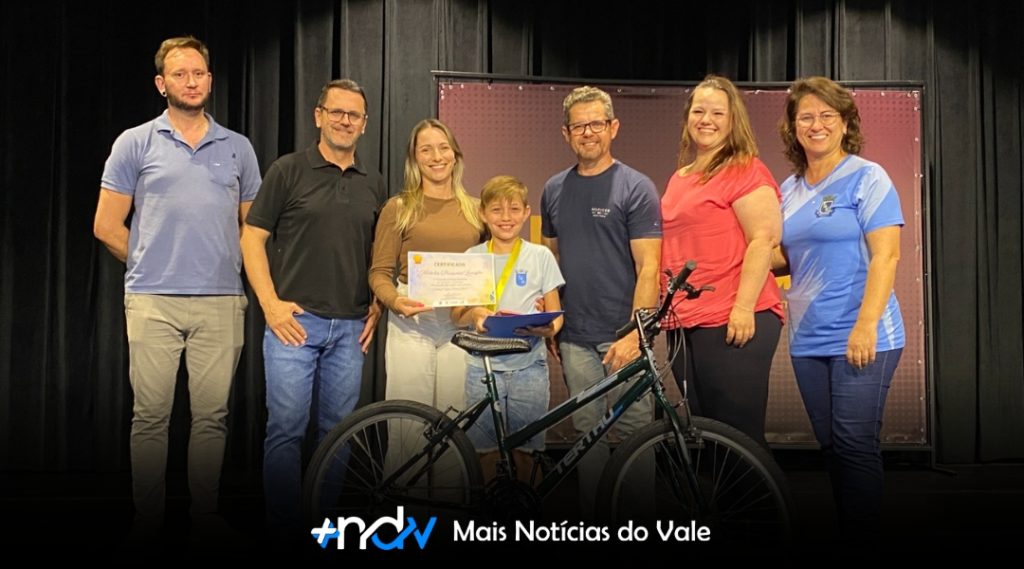 Talentos de Indaial se destacam nos concursos “Poetizando Meu Vale” e “Traços do Meu Vale”